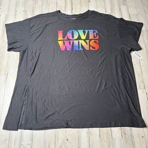 Old Navy Active CloudMotion  (Love Wins)Graphic T-Shirt - Women's 2X NWT!